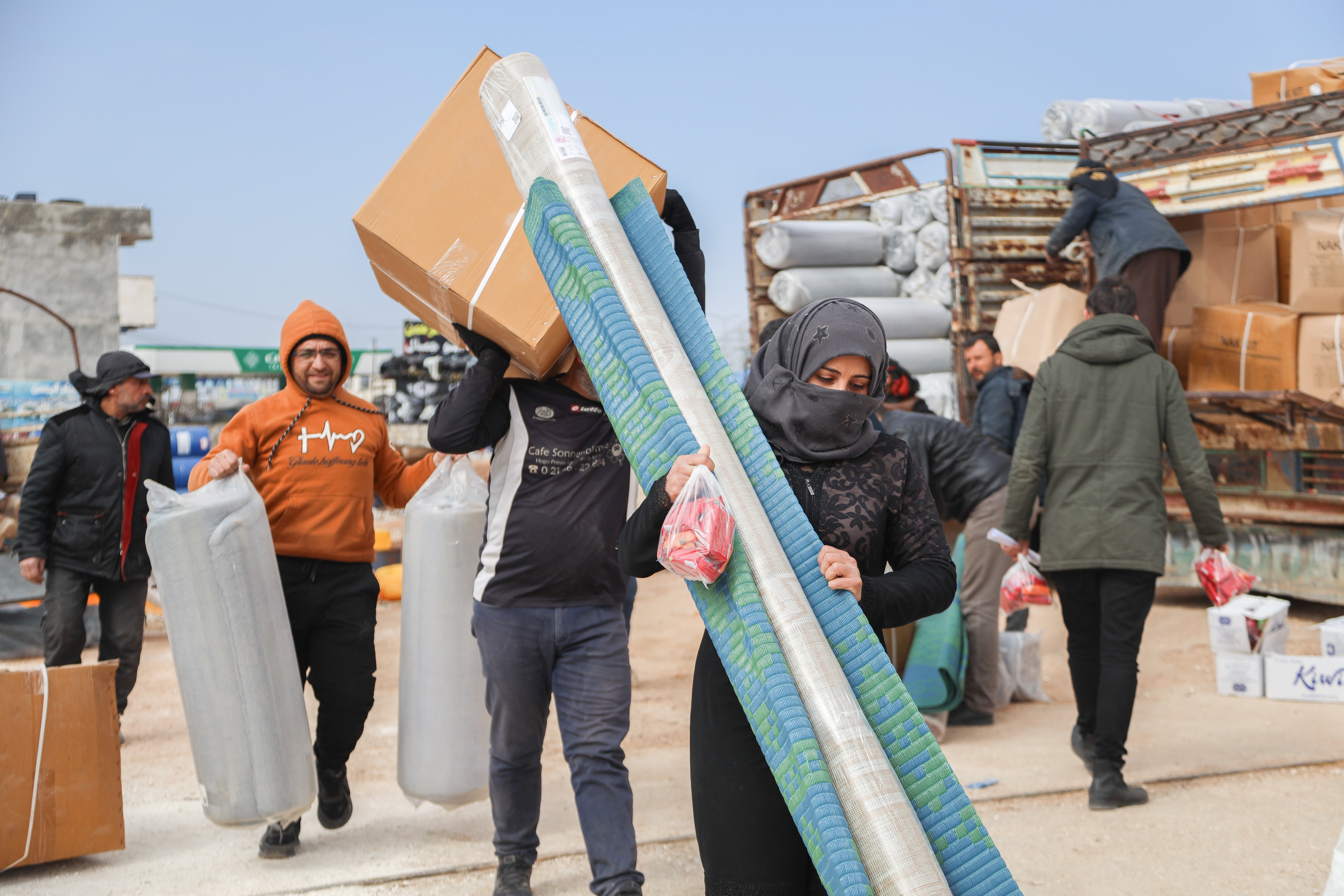 A woman in Northwest Syria carries emergency kits delivered by Prosper Global.