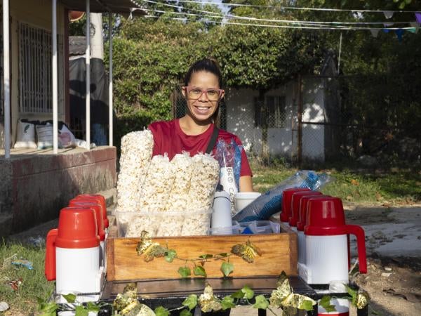In Colombia, Windey is turning a coffee cart into a fresh start for her family after fleeing Venezuela. 